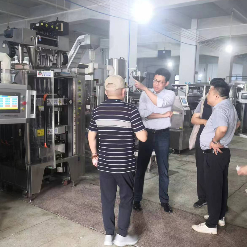 旭光机械5月客户来访实拍之保健品客户(图2)
