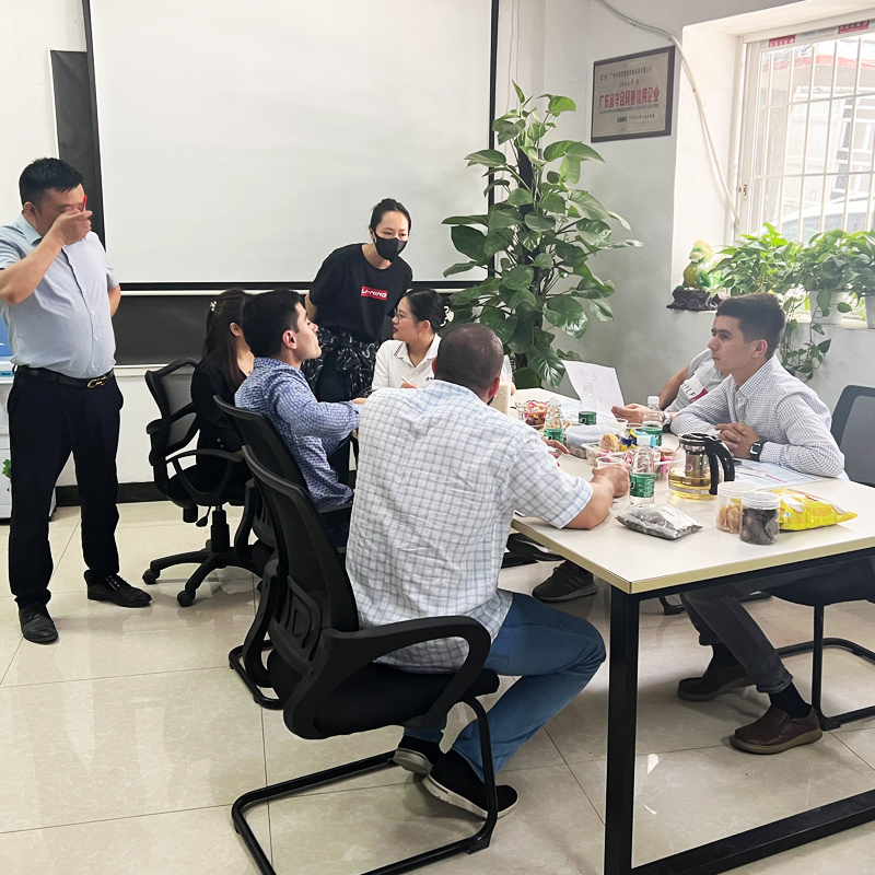 塔吉克斯坦客户来旭光机械现场(图4)